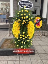 Vòng hoa cúc vàng đẹp dành cho viếng cha mẹ của mình