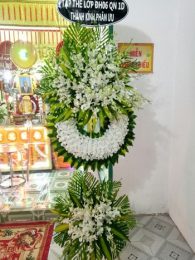 vòng hoa tang màu trắng đẹp