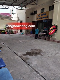 đặt vòng hoa tại nhà tang lễ đống đa