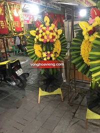 Vòng hoa 700.000đ