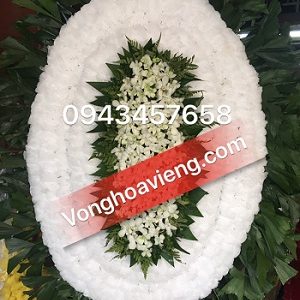 Vòng hoa màu trắng 700k