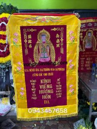 bức trướng viền vàng