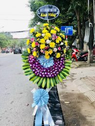 Vòng hoa viếng tại đường trần duy hưng