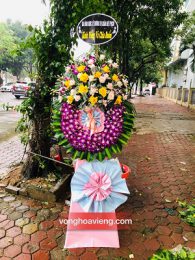 Vòng hoa tang lễ tại hà tĩnh màu tím