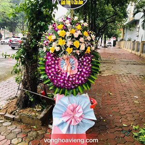 Vòng hoa tang lễ tại hà tĩnh màu tím
