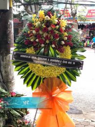 Vòng hoa tang lễ tại hà tĩnh màu đỏ vàng