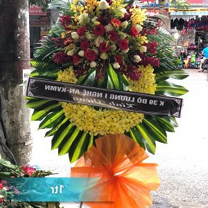 Vòng hoa tang lễ tại hà tĩnh màu đỏ vàng