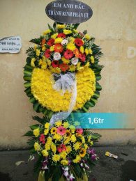 Vòng hoa tang lễ tại ân thi