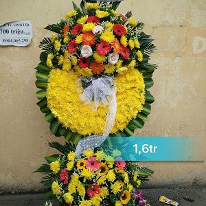 Vòng hoa tang lễ tại ân thi